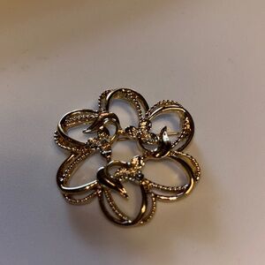 Elegant Gold Floral Brooch